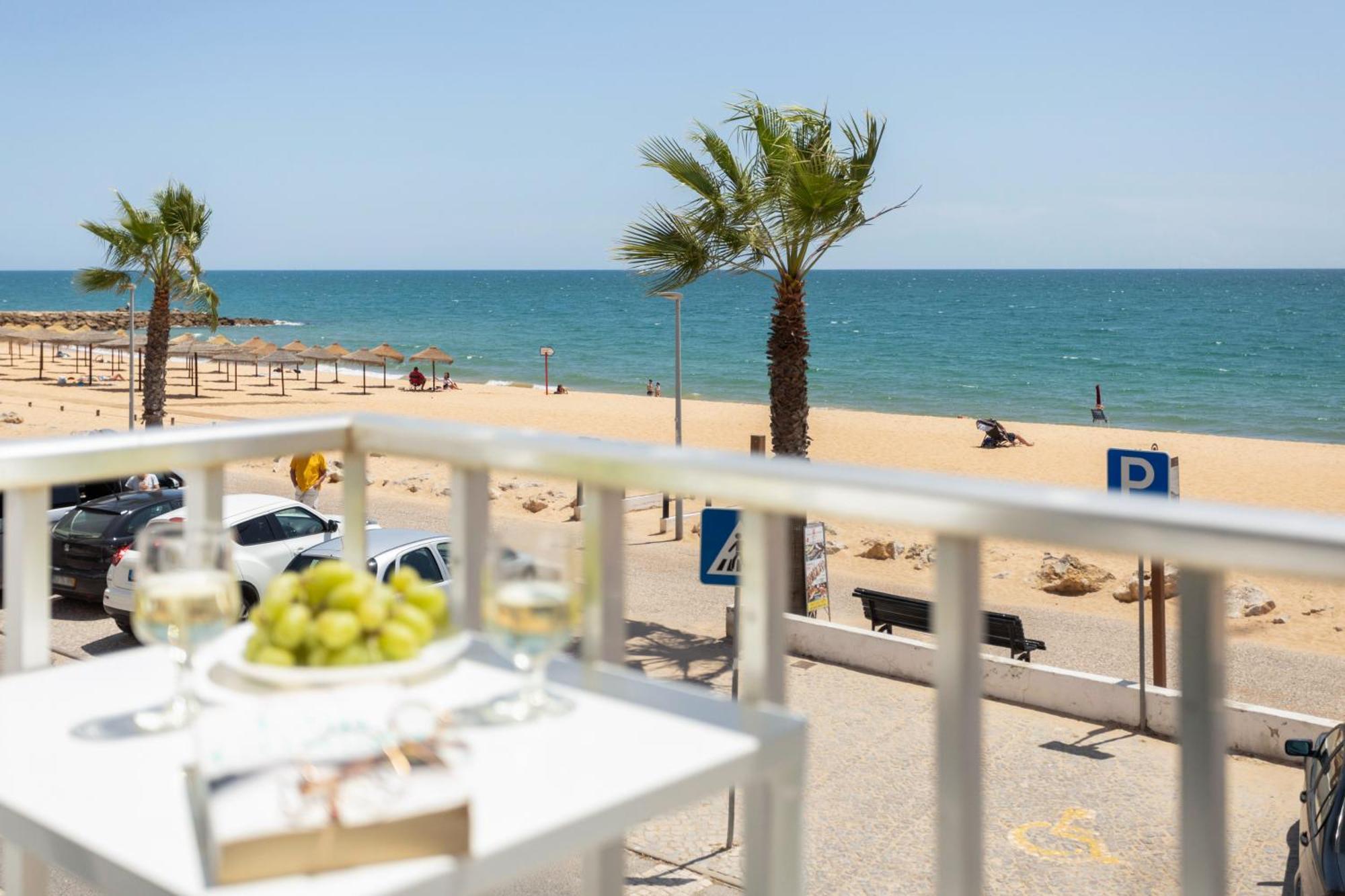 Centralgarve - Stunning Beach Front Studio - Astro Quarteira Zimmer foto