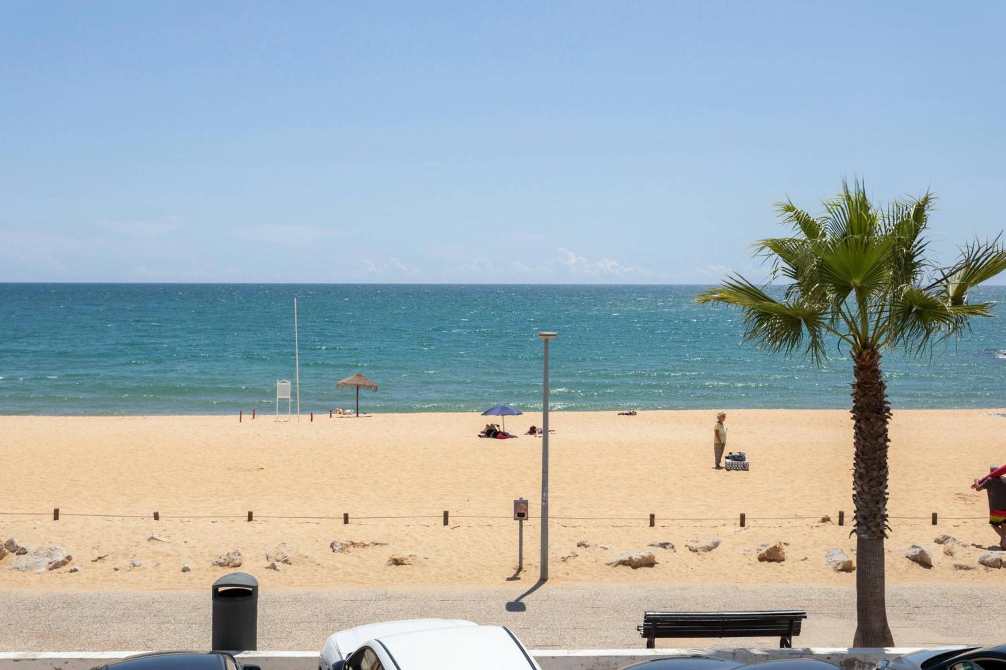 Centralgarve - Stunning Beach Front Studio - Astro Quarteira Exterior foto